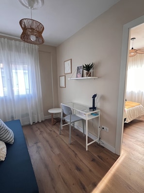 3 slaapkamers, een strijkplank/strijkijzer, wifi, beddengoed