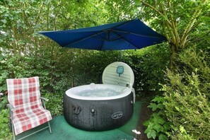 Outdoor spa tub - 3-bedroom bungalow in wonderful Exloo with WiFi, AC (Exloo)