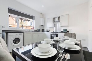 Fridge, microwave, oven, stovetop - Charming 3BR in Hambledon (Northumberland)