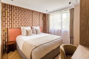 2 bedrooms, desk, iron/ironing board, travel cot