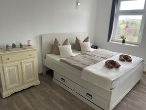 3 habitaciones, caja de seguridad en la habitación y cuna de viaje 