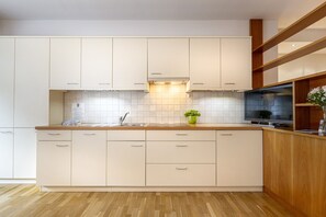 Refrigerador, microondas, parrilla de estufa y lavavajillas