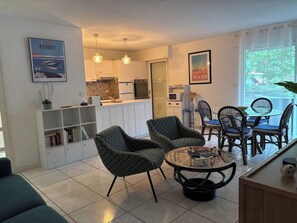 TV, DVD player, books, music library - Terrace & beach on foot - perfect vacation (Arcachon)