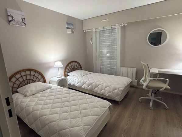 2 bedrooms, desk, WiFi, bed sheets - Terrace & beach on foot - perfect vacation (Arcachon)