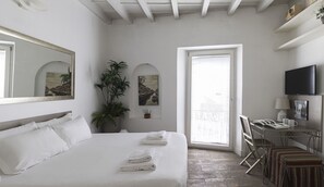 Een strijkplank/strijkijzer, gratis wifi, beddengoed