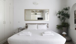 Iron/ironing board, free WiFi, bed sheets