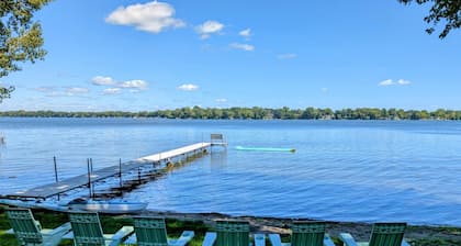 Trendy 4-bedroom cabin, comfortable and spacious, with kid friendly beach