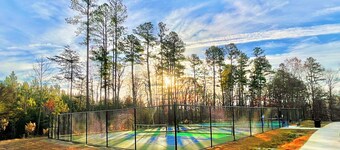 Large Dock, Game Room, Theater, 2 King Suites