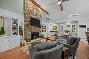 TV connectée, cheminée, espaces bureaux