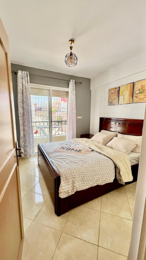 2 bedrooms, iron/ironing board, travel cot, WiFi