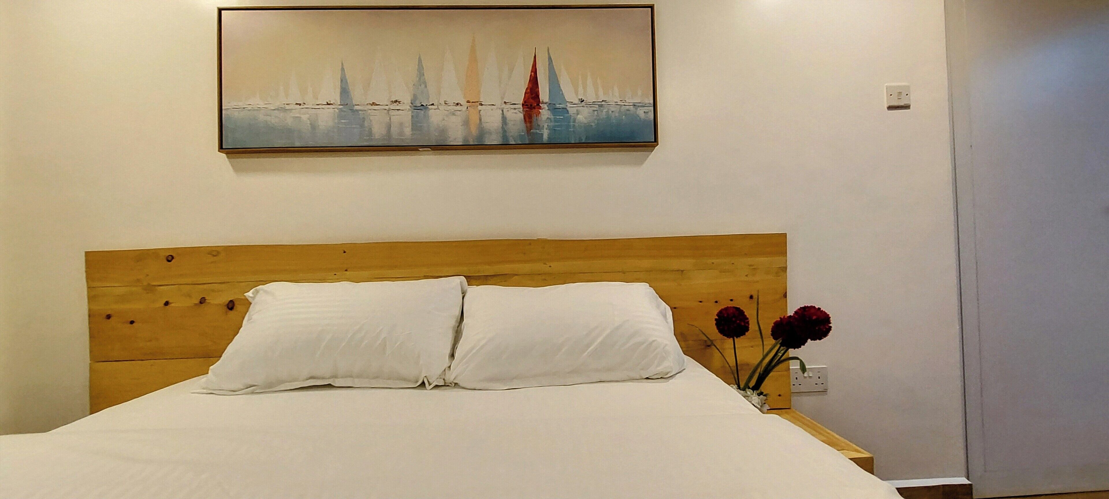 3 bedrooms, desk, iron/ironing board, travel crib