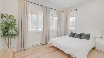 4 bedrooms, free WiFi, bed sheets