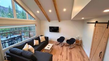 Een smart-tv en een open haard