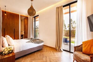 6 bedrooms, iron/ironing board, WiFi, bed sheets