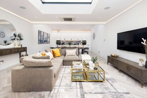 Smart TV, estéreo, oficina