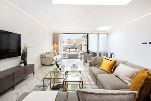 Smart TV, estéreo, oficina