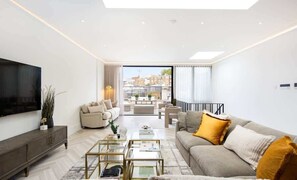 TV connectée, chaîne hi-fi, espaces bureaux