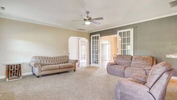 House (4 Bedrooms) | Interior