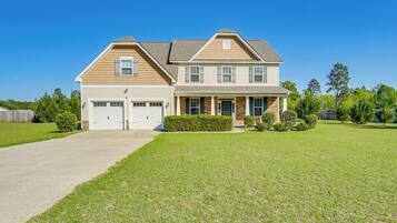 House (4 Bedrooms) | Exterior