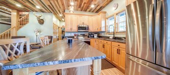 Home w/ River View & Game Room in Tidioute!