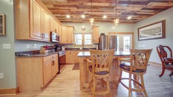 House (4 Bedrooms) | Interior