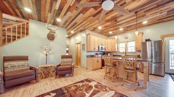 House (4 Bedrooms) | Interior