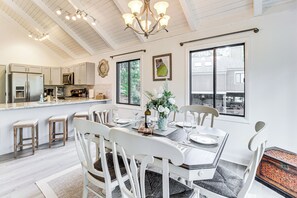 House (2 Bedrooms) | Interior - Lake & Golf Course Views: Big Canoe Home w/ Deck! (Jasper)