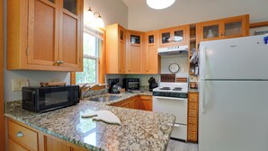 Cottage (2 Bedrooms) | Interior