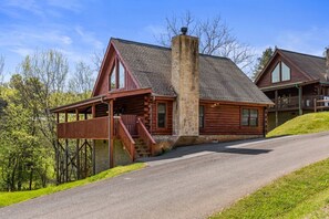 Exterior - Sevierville: Serene Creek Cabin (Sevierville)