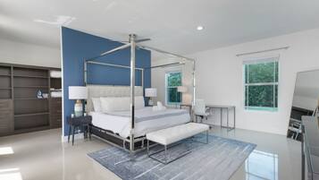 6 Schlafzimmer, Schreibtisch, Bügeleisen/Bügelbrett, Reisekinderbett