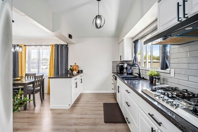 Charming 3-bedroom house with Pool in Lancaster