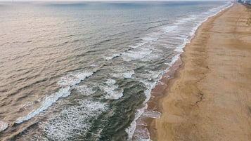 靠近海滩