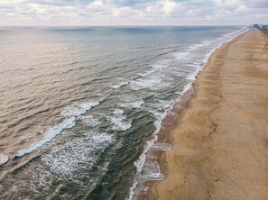 靠近海滩