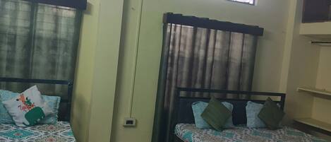 2 soveværelser, pengeskab på værelset, skrivebord, gratis Wi-Fi