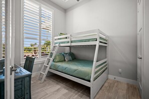 4 Schlafzimmer, Schreibtisch, BĂŒgeleisen/BĂŒgelbrett, Reisekinderbett