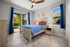 4 bedrooms, desk, iron/ironing board, travel cot - Modern Luxury Home • 5 Minutes to Beach • Heated Pool & Spa (Marco Island)