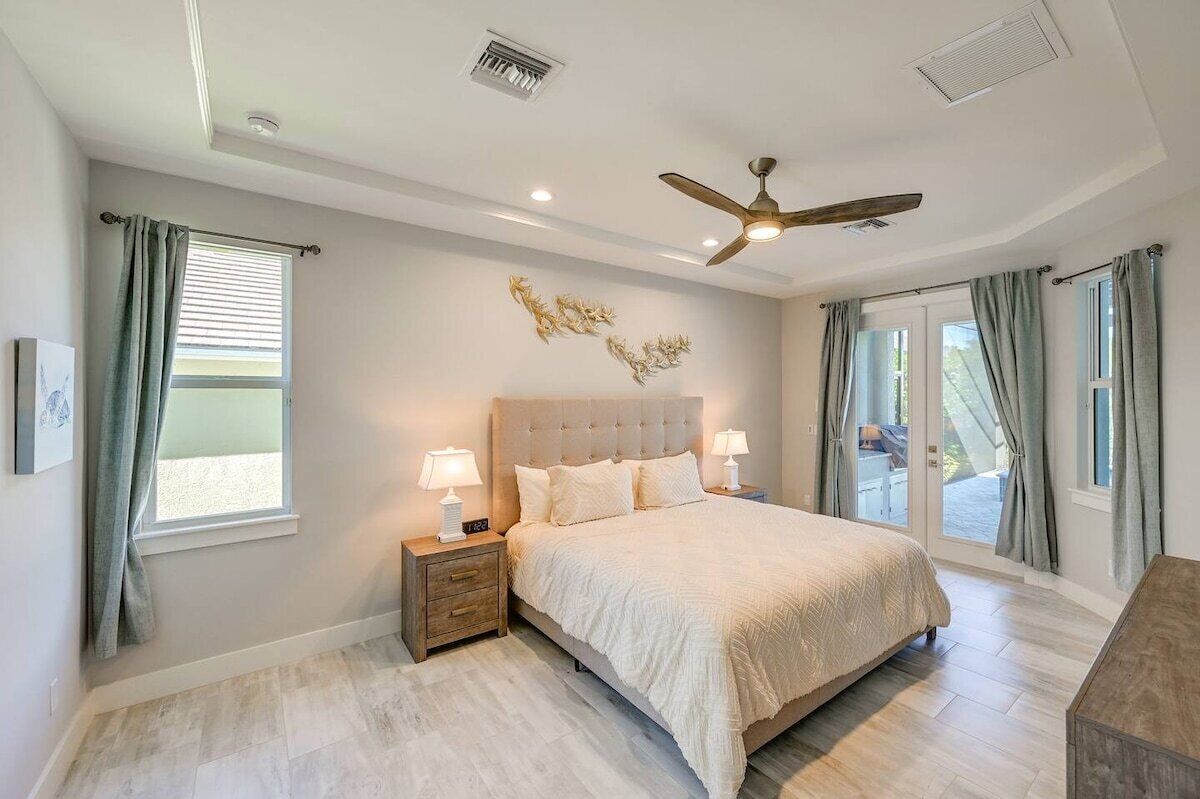 4 bedrooms, iron/ironing board, travel crib, WiFi (free)