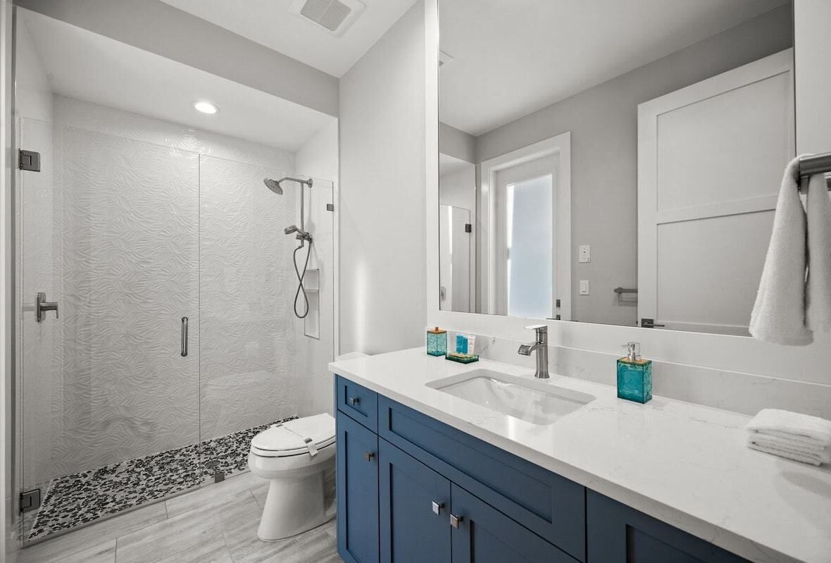 Bathroom Oasis: Immerse yourself in luxury with a sleek shower and vibrant décor!