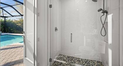 Modern Luxury • 7 Min to Beach • Heated Pool & Spa