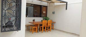 Outdoor dining - Cómoda habitación privada con baño compartido a cerca de la UAQ en Querétaro (Santiago de Querétaro)