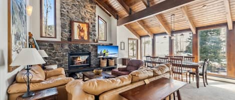 Télévision, cheminée, baby-foot, table de tennis de table