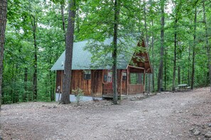 Exterior - Rustic 2-bedroom cabin near Buffalo River National Park - Morning Star Cabin (Yellville)
