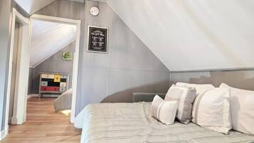 1 bedroom, desk, iron/ironing board, free WiFi