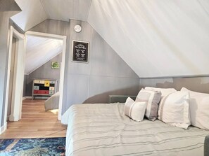 1 bedroom, desk, iron/ironing board, free WiFi