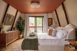 5 bedrooms, iron/ironing board, WiFi, bed sheets