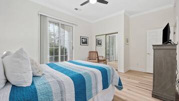 4 bedrooms, iron/ironing board, WiFi, bed sheets