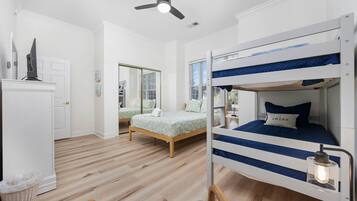 4 Schlafzimmer, Bügeleisen/Bügelbrett, WLAN, Bettwäsche