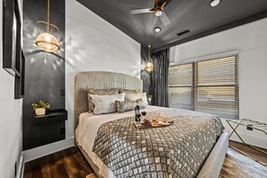5 Schlafzimmer, Schreibtisch, Bügeleisen/Bügelbrett, WLAN