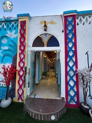 Vista frontal de la propiedad