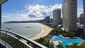 A beachfront hotel with a pool, beach, and ocean view. - Linghai Seaview Apartment (Huizhou Huidong Shili Yintan Shop) (Huidong)